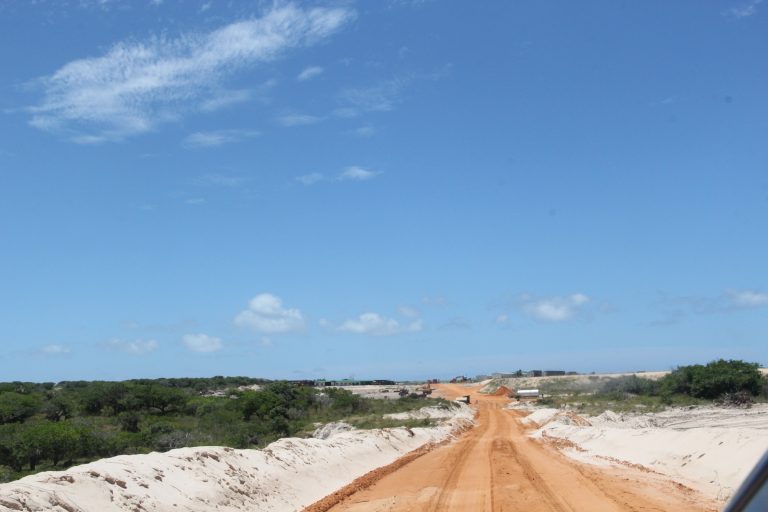 Foto Estacio Valoi:/Vilankulo/Belane, Chipanzane/Cacela da mineradora HM